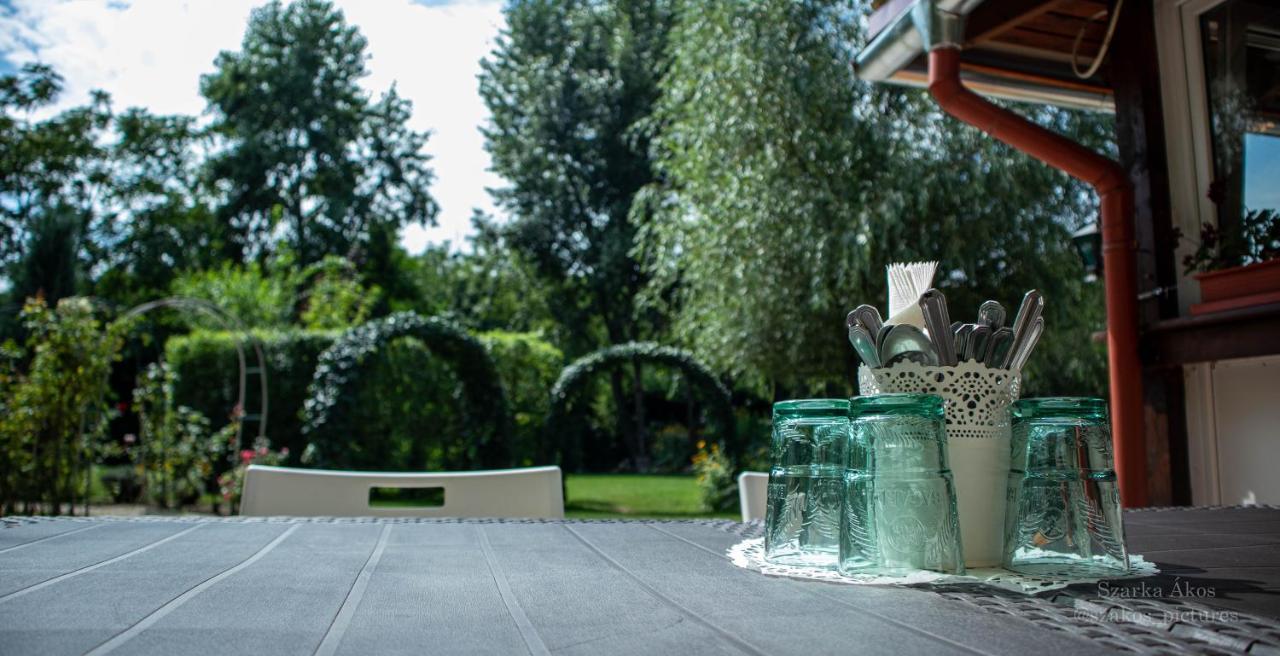 Bed and Breakfast Pollushof Panzió és Étterem Csolnok Exterior foto