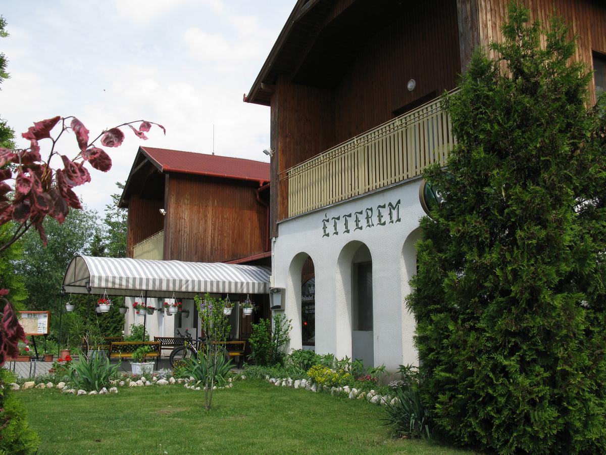 Bed and Breakfast Pollushof Panzió és Étterem Csolnok Exterior foto